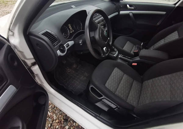 Skoda Octavia cena 23600 przebieg: 260262, rok produkcji 2011 z Żuromin małe 326